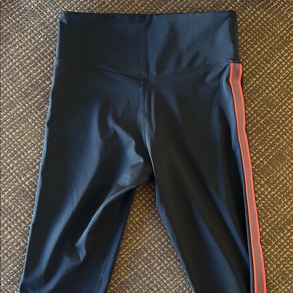 Joylab athletic yoga crop leggings, size medium - Picture 4 of 4